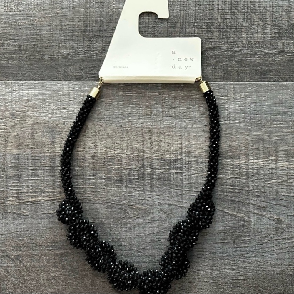 New Black Beaded Cluster Necklace